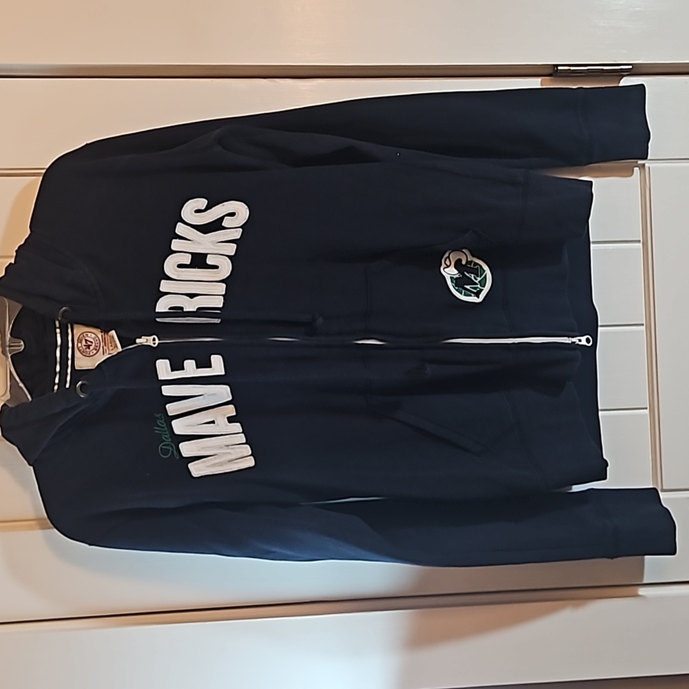 Dallas Mavericks zippered hoodie